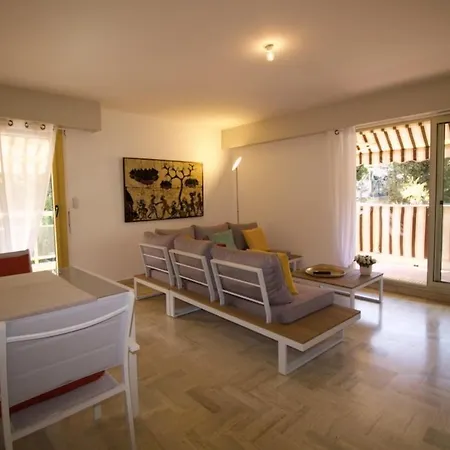 Spacious Flat With Swimming Pool In Saint-raphael * Saint-Raphaël