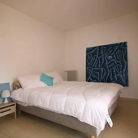 Spacious Flat With Swimming Pool In Saint-raphael