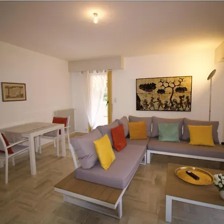 Spacious Flat With Swimming Pool In Saint-raphael Apartment Saint-Raphaël