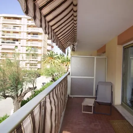 Spacious Flat With Swimming Pool In Saint-raphael Lägenhet