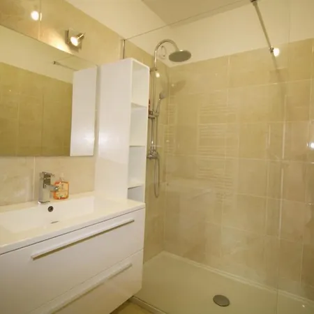 Spacious Flat With Swimming Pool In Saint-raphael * Saint-Raphaël